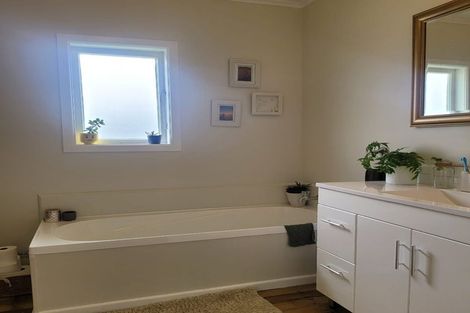 Photo of property in 1/47 Clevedon Road, Papakura, 2110