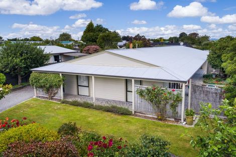 Photo of property in 27 Lincoln Road, Carterton, 5713