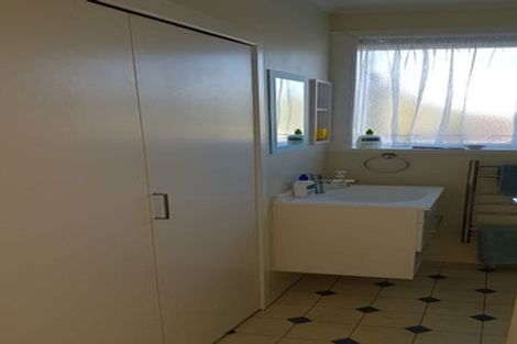 Photo of property in 38a Sunnynook Road, Sunnynook, Auckland, 0620