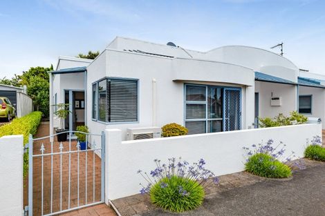 Photo of property in 15a Bulteel Street, New Plymouth, 4310