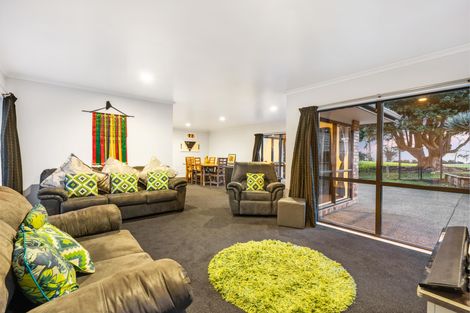 Photo of property in 3 Ebanjane Way, Clendon Park, Auckland, 2103