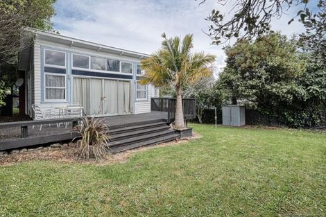 Photo of property in 140 Edmonton Road, Te Atatu South, Auckland, 0610