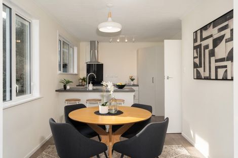 Photo of property in 8 Brooker Grove, Newlands, Wellington, 6037