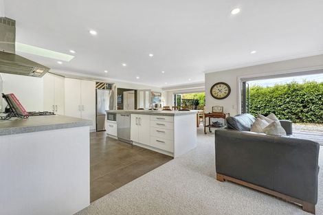 Photo of property in 123 Lisland Drive, Kinloch, Taupo, 3377