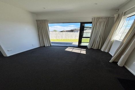 Photo of property in 10 Poutawa Lane, Clarks Beach, 2122