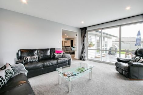 Photo of property in 11 Rakaia Way, Poraiti, Napier, 4112