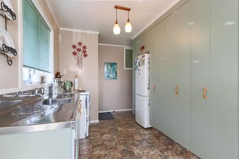 Photo of property in 5 Kowhai Street, Inglewood, 4330