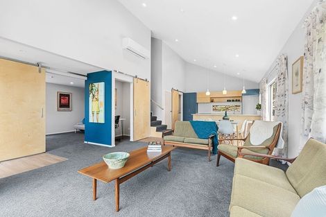 Photo of property in 5 Awanui Street, Merrilands, New Plymouth, 4312