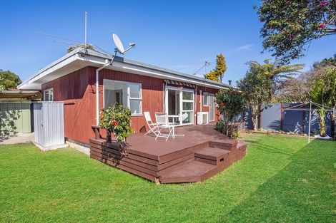 Photo of property in 1/1 Golf Road, New Lynn, Auckland, 0600