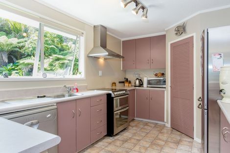 Photo of property in 68 Rauhuia Crescent, Parau, Auckland, 0604