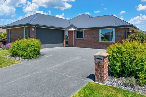 Photo of property in 9 Walnut Way, Rangiora, 7400