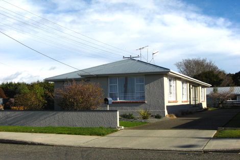 Photo of property in 2 Fraser Street, Waikiwi, Invercargill, 9810