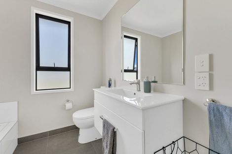 Photo of property in 9 Discovery Place, Marfell, New Plymouth, 4310