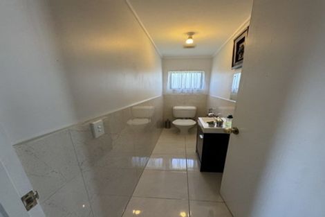 Photo of property in 68 Newington Road, Henderson, Auckland, 0612