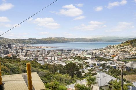 Photo of property in 13 Dorking Road, Brooklyn, Wellington, 6021