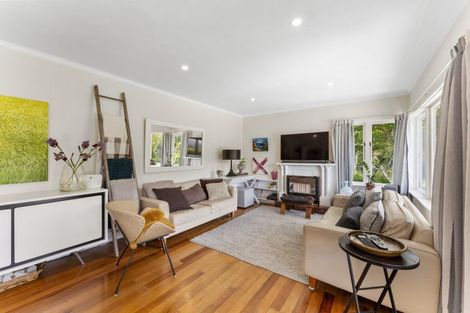 Photo of property in 33 Jocelyn Crescent, Pinehaven, Upper Hutt, 5019