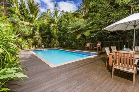 Photo of property in 20 Mcdowell Crescent, Hillcrest, Auckland, 0627