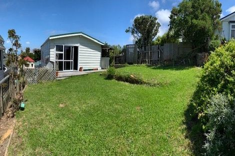 Photo of property in 34 Grove Road, Kelburn, Wellington, 6012