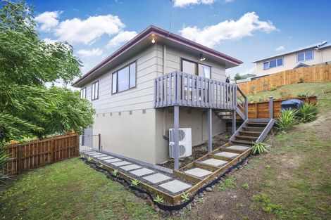 Photo of property in 16 Frosses Place, Massey, Auckland, 0614
