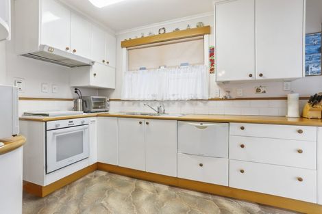 Photo of property in 63 Taunton Terrace, Blockhouse Bay, Auckland, 0600
