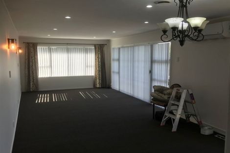 Photo of property in 22 Hartley Terrace, Massey, Auckland, 0614