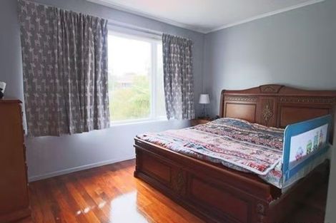 Photo of property in 27 Kohekohe Street, New Lynn, Auckland, 0600