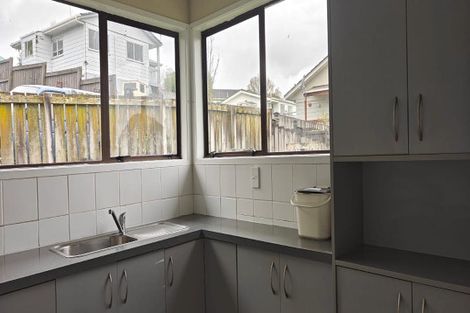 Photo of property in 22 Peterhouse Place, West Harbour, Auckland, 0618