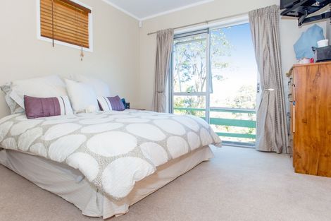 Photo of property in 68 Rauhuia Crescent, Parau, Auckland, 0604