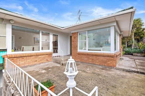 Photo of property in 9 Margaret Place, Milford, Auckland, 0620