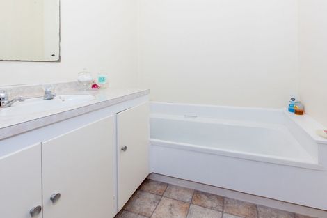 Photo of property in 68 Rauhuia Crescent, Parau, Auckland, 0604