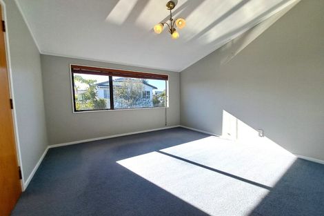 Photo of property in 6 Delisle Place, Windsor Park, Auckland, 0632
