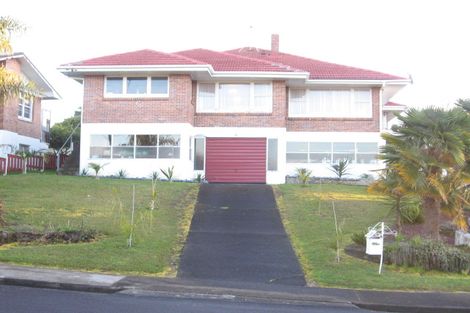 Photo of property in 25 Lynmore Drive, Hillpark, Auckland, 2102
