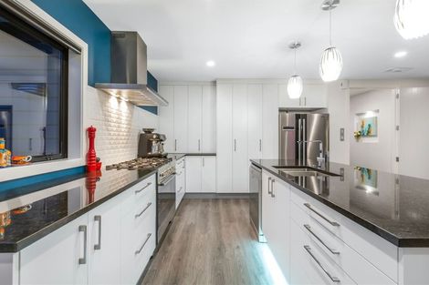 Photo of property in 2 Manapouri Lane, Aotea, Porirua, 5024