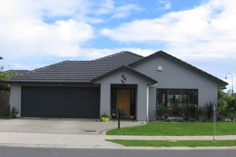 Photo of property in 26 Bridgefield Crescent, Flat Bush, Auckland, 2016