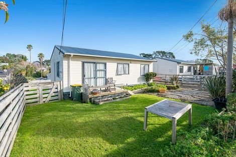 Photo of property in 33 Puriri Street, Helensville, 0800
