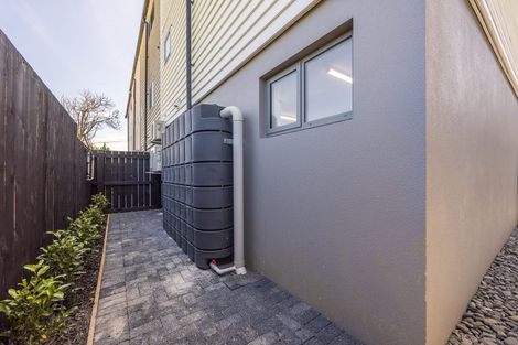 Photo of property in 4/94 Target Road, Totara Vale, Auckland, 0629