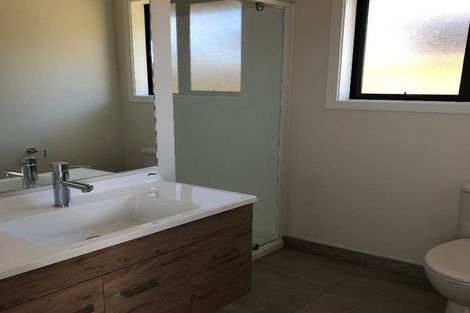 Photo of property in 8 Tapuhikura Street, Waikanae, 5036