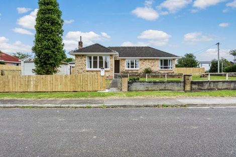 Photo of property in 16 Serjeant Street, Henderson, Auckland, 0612