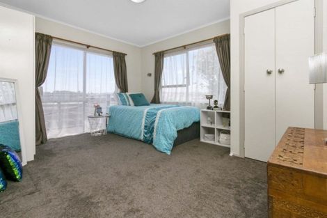 Photo of property in 40 Challen Close, Conifer Grove, Takanini, 2112