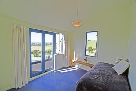 Photo of property in 18 Old School Road, Leigh, 0985