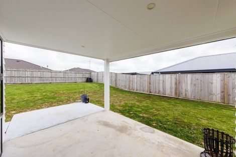 Photo of property in 3 Sardinia Grove, Fitzherbert, Palmerston North, 4410