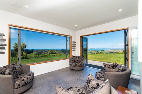 Photo of property in 135 Eskridge Drive, Eskdale, Napier, 4182