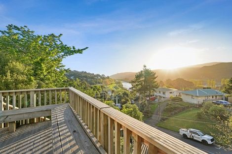 Photo of property in 16 Manor Drive, Stokes Valley, Lower Hutt, 5019