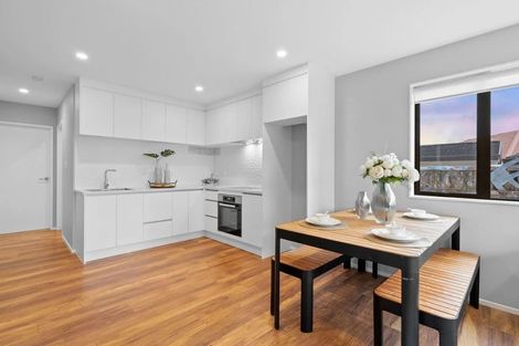Photo of property in 37 Santa Monica Place, Goodwood Heights, Auckland, 2105