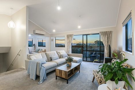 Photo of property in 16 Morere Street, Titahi Bay, Porirua, 5022