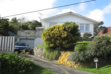 Photo of property in 50 Kenmore Street, Newlands, Wellington, 6037