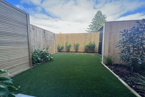 Photo of property in 4/10 Yeovil Road, Te Atatu Peninsula, Auckland, 0610