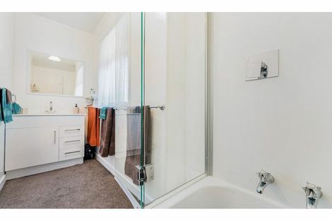 Photo of property in 27 Faith Bullock Place, New Lynn, Auckland, 0600