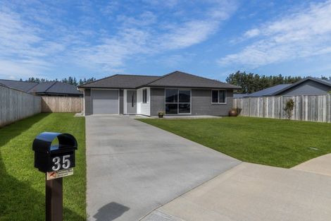 Photo of property in 35 Oldfield Lane, Marton, 4710