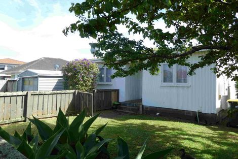 Photo of property in 1 Kiernan Place, Kelston, Auckland, 0602